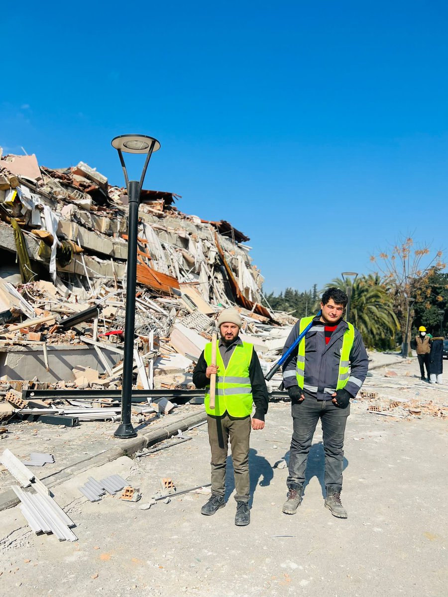 MakuOgrenci's tweet photo. Uluslararası öğrenci @AFADBaskanlik koordinasyonunda deprem bölgesine gelen öğrenciler arama kurtarma, yardım kolileri paketleme ve taşıma çalışmalarına katlıyor birçok farklı dil bilen öğrenciler yabancı dil desteği de veriyor ve yurt dışından gelen ekiplere çevirmenlik yapıyor. https://t.co/IhAeXUc4bJ