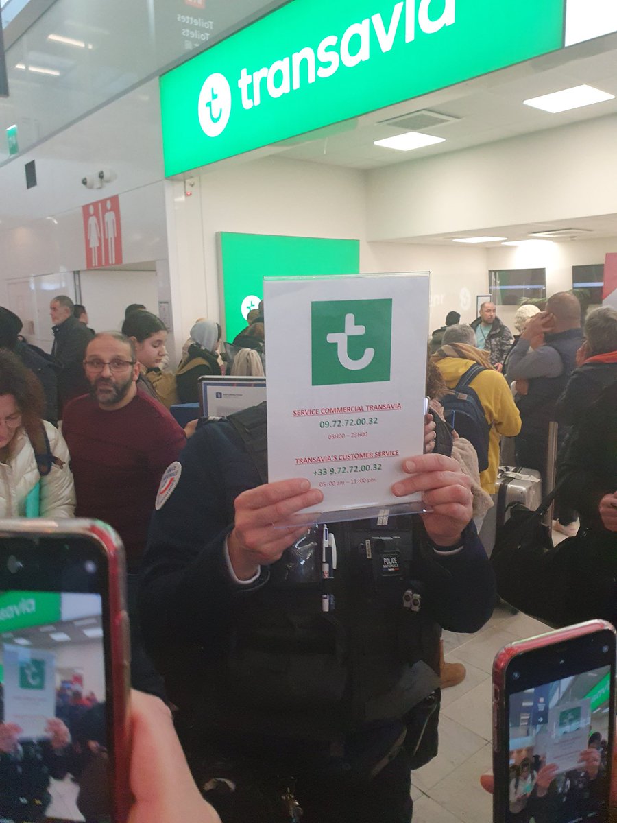 georgefayad's tweet photo. Gestion catastrophique de l'annulation du vol T04358 par @transaviaFR. Aucune info, expulsion de l'aéroport par la police, retrait bagages pendant 4h!!! pas de rebooking, pas de remboursement, pas d'hotel et aucune assistance. Violation flagrante des lois UE. PLUS JAMAIS https://t.co/BKgpqHRvuN