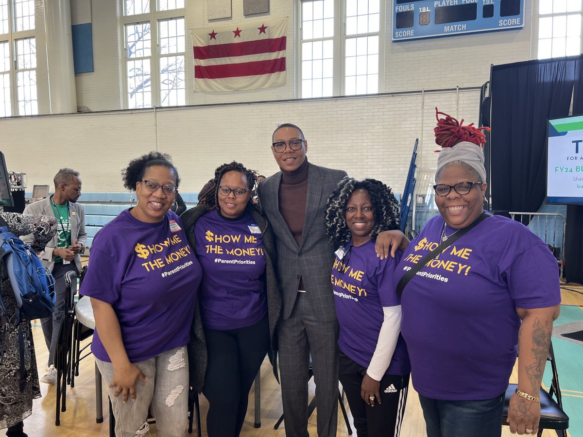sugamamatweets's tweet photo. Another opportunity to greet the @dcpublicschools @DCPSChancellor and reiterate our @dcpave #parentpriorities for #OST and #SBMH. @MsLBVMI @ruschellemoore #BudgetForum #Fairshot https://t.co/ZzOW85mwQf