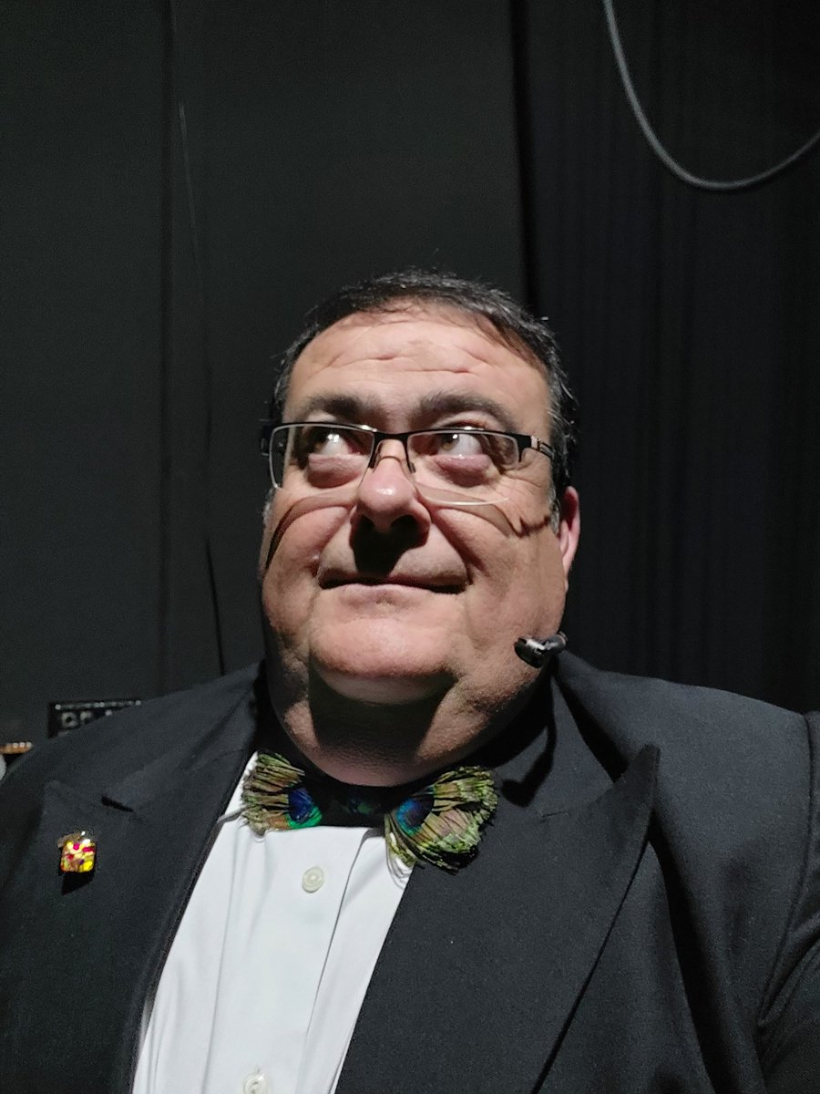 BravoGamero's tweet photo. VIII COAC Ciudad de Montoro. #presentador.
#trastesmuchos
#carnaval2023 https://t.co/LmsmdRWwH0