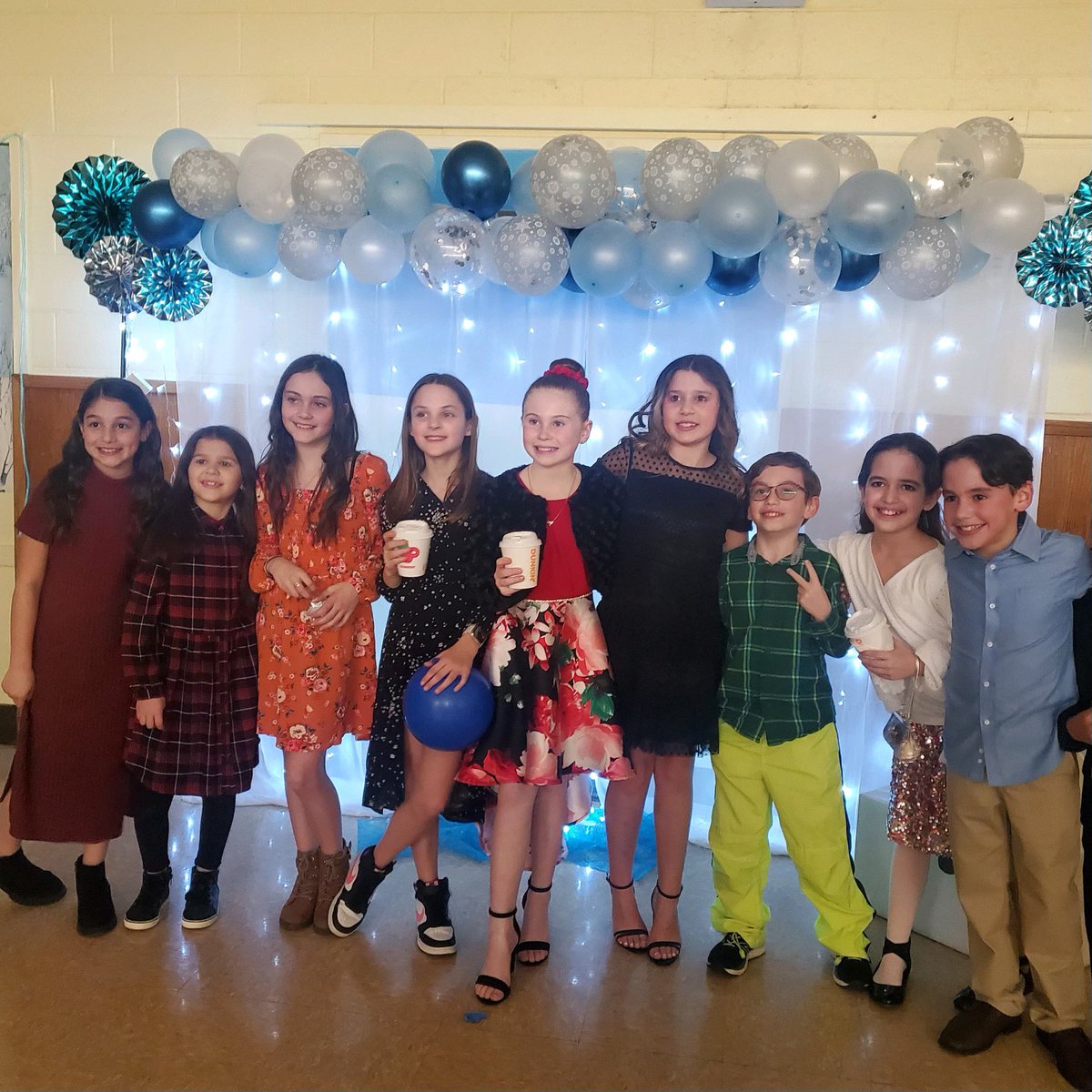 PrncipalBeekman's tweet photo. Fourth Grade students had a blast at the Snowflake Social!! Thank you to our awesome PTA for hosting this fun event! https://t.co/PmeuOK10qa