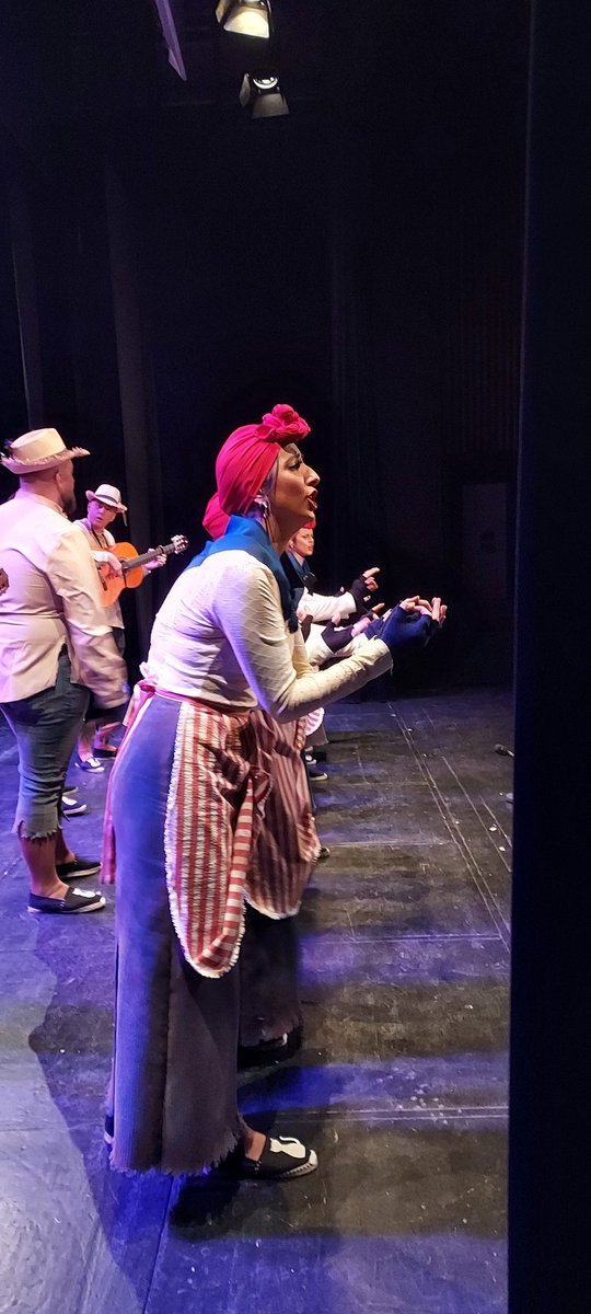 BravoGamero's tweet photo. VIII COAC Ciudad de Montoro. #presentador.
#trastesmuchos
#carnaval2023
#ComparsaLaCooperativa. Jamilena.Jaen
Gracias. https://t.co/1CCXfErxC8