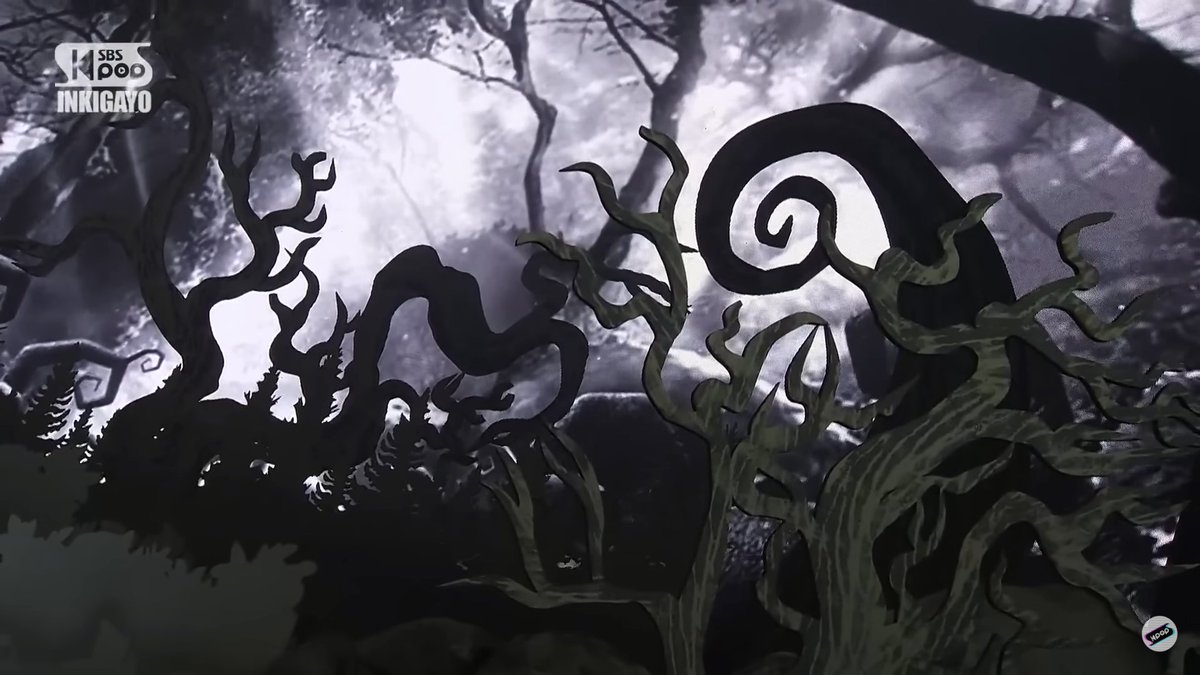 kittyunn's tweet photo. si devil by the window tiene mv va a ser re tim burton vibes coraline y alicia en el pais de las maravillas vean lo q es esa escenografía y estética AMO https://t.co/kNswmJ9Tuq