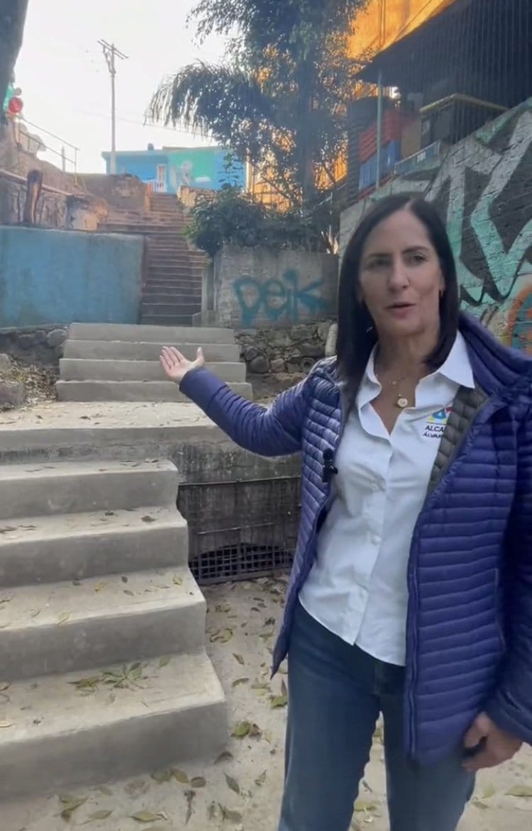 ElSevenUp_'s tweet photo. Gran magna obra de la alcaldesa del PRIAN @lialimon y todo por la mínima cantidad de 7 millones de pesos.

Antes...........................Ahora https://t.co/4YBNgZey0A