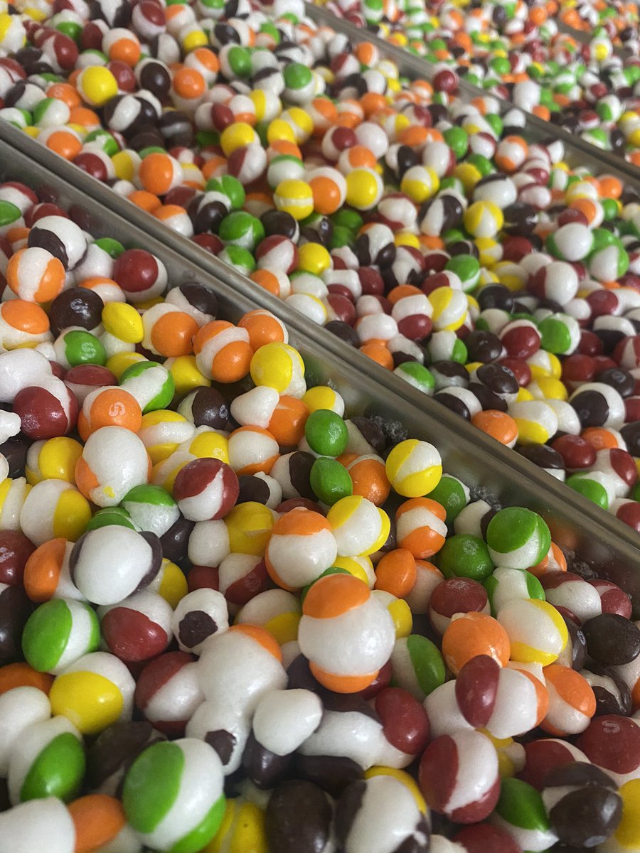 SpaceballzCandy's tweet photo. Get ready to blast off on a sweet adventure with #SpaceBallz! The most out-of-this-world candy experience you'll ever taste 🚀🍬 https://t.co/BmLgtCEwgW #BestCandyEver #raindowFlavors #TreatYourself #SweetTooth https://t.co/4uVIq80R5x