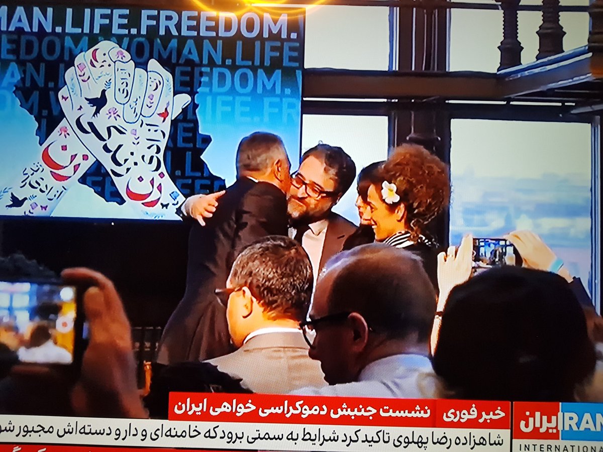 فعلا نمیتونم به حامد اسماعیلیون اعتماد کنم‌. شاهزاده ایشون رو بغل کنه، ولی بازم نمیتونم. نمیگم مزدوره، چه بسا آدم خیلی خوبیم باشه. ولی هیچ آدم خوبی لزوما کاربلد نیست. مورد عجیبیه واقعا. حتی مسیح علینژاد هم همچین مورد عجیبی نبود. ساده تر میشد باهاش برخورد کرد و همه چیش مشخص بود