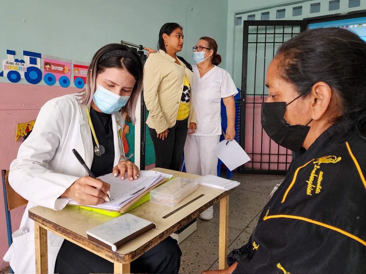 ¡Hoy estamos en Upata!

Continuamos en despliegue atendiendo a los docentes y personal del @MPPEDUCACION, en la U.E.N. Santiago Mariño con todas nuestras especialidades médicas y servicios sociales.

¡Más cerca de ustedes!

#SomosPasiónCaribe
.<a href="/NicolasMaduro/">Nicolás Maduro</a> 
.<a href="/_LaAvanzadora/">Yelitze Santaella</a>