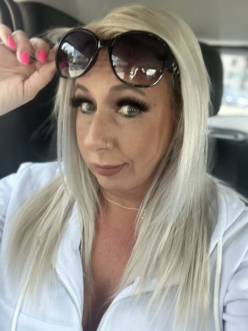 TW Pornstars Lieutenant Bella Lexi. Pictures and videos from Twitter
