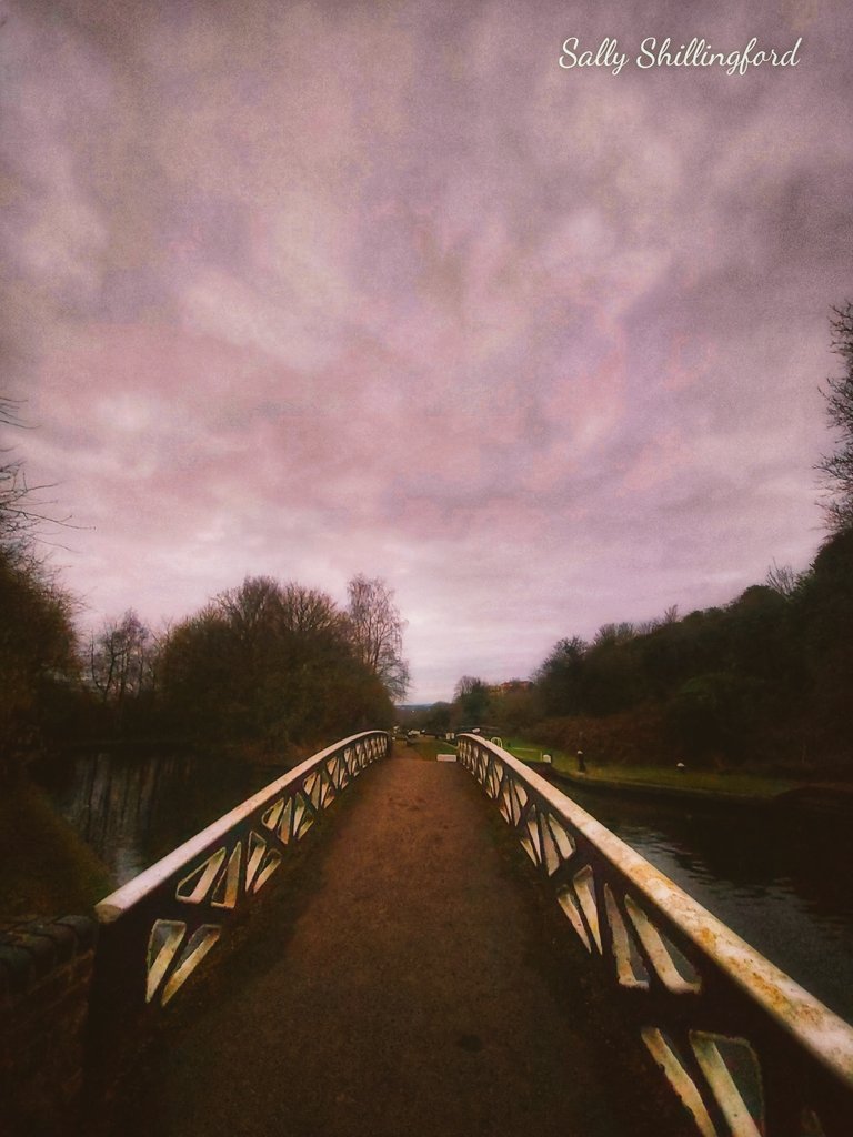 SallyAnnPhotos's tweet photo. Looking into the dusk sky π
#brierleyhill #brookmoor #delphlocks #delph
@CanalRiverTrust
@CRTWestMidlands https://t.co/FWIR91ZYyR