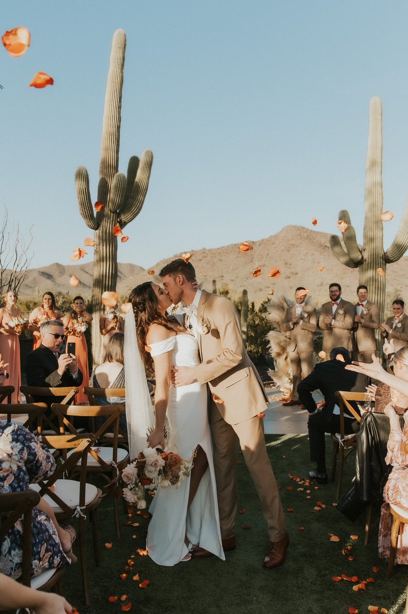 CryptoHomieJohn's tweet photo. 2.4.23 👰🏻🤵🏼🌵 https://t.co/xV67MVHoM7