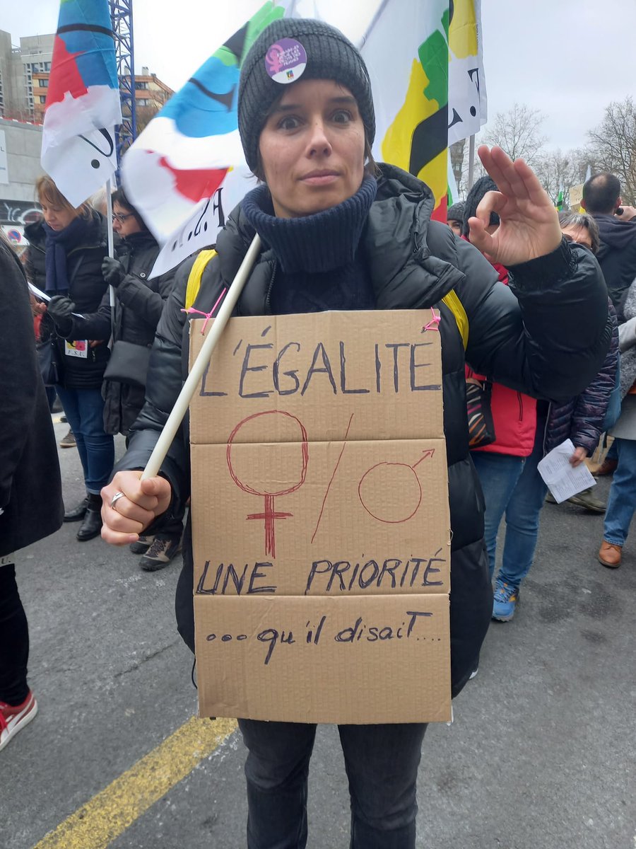 leSNU62twitte's tweet photo. 📢 #retraite #4round Encore une énooOOOrme mobilisation contre cette #RéformedesRetraites injuste et brutale ce samedi #11fevrier à #lille 💪💪💪 70 000 manifestant-es 👍 @FSU_SNUipp @FSUSNUIPP59 @FsuNationale @FSUHauts_France https://t.co/srVjQp4nC5