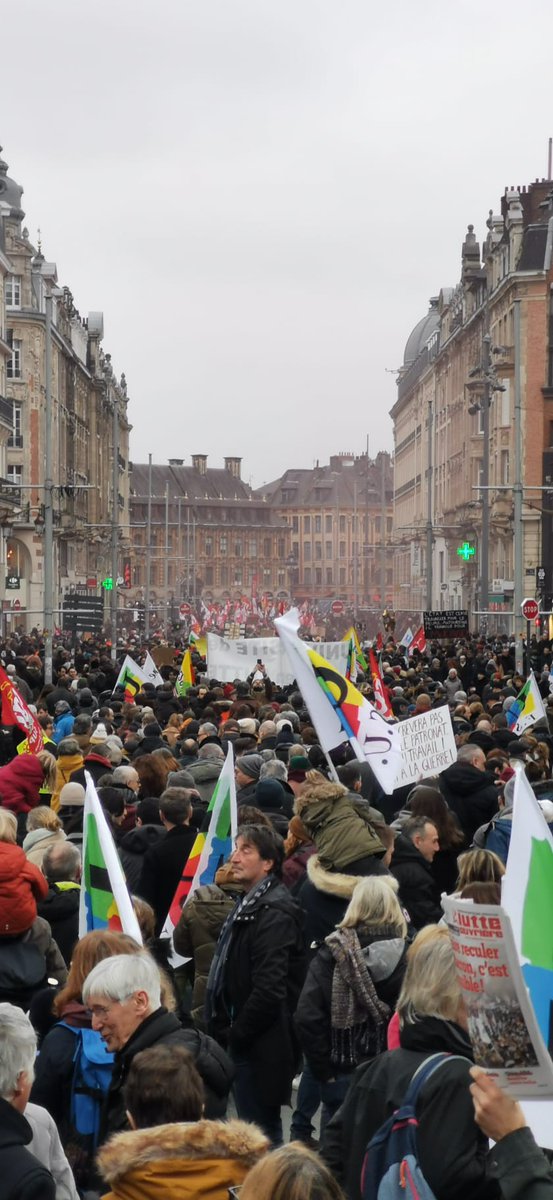 leSNU62twitte's tweet photo. 📢 #retraite #4round Encore une énooOOOrme mobilisation contre cette #RéformedesRetraites injuste et brutale ce samedi #11fevrier à #lille 💪💪💪 70 000 manifestant-es 👍 @FSU_SNUipp @FSUSNUIPP59 @FsuNationale @FSUHauts_France https://t.co/srVjQp4nC5