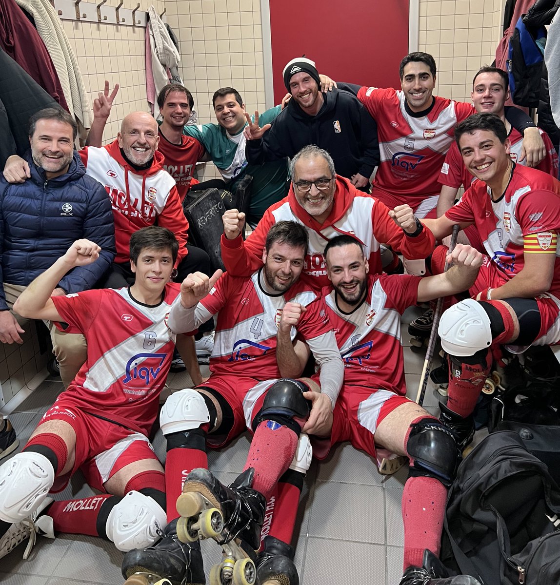 Mollet_HC's tweet photo. #1CAT1 
Barberà 5-5 @Mollet_HC 
Partido muy físico y con un alto ritmo de velocidad 
Clasificados para la liga de ascenso!!!! Grandes!!!! https://t.co/TvDgsZuUeD