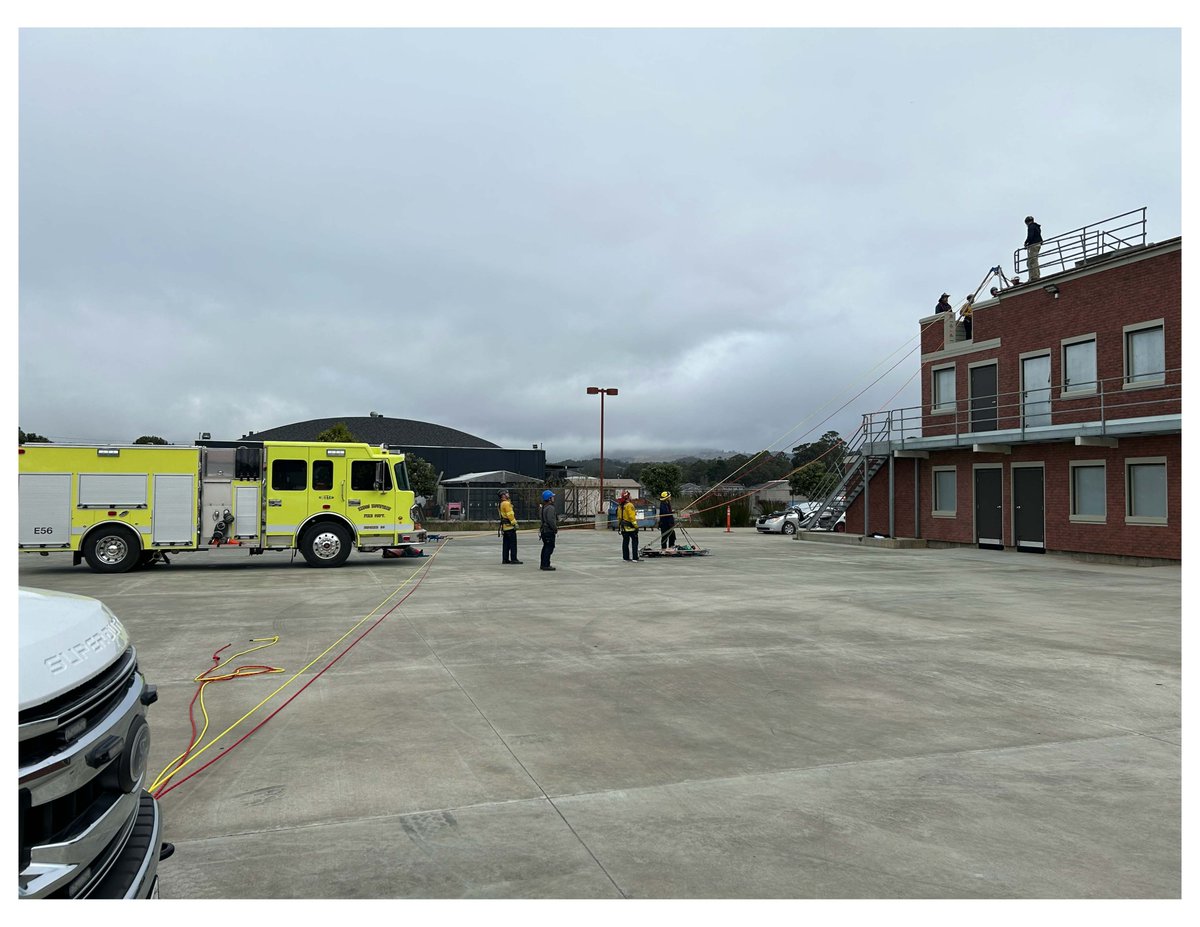 KingsMtnFire's tweet photo. KMFD (E56) in Half Moon Bay this week for Rope Rescue Technician training, provided by #NCRT. THANKS #CoastsideFire / @CALFIRECZU for hosting. https://t.co/gOIC3M484I