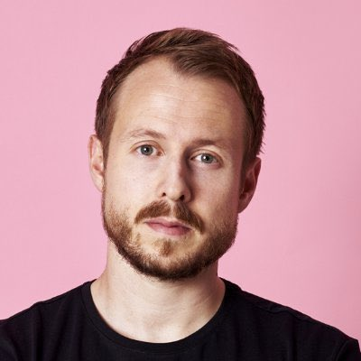 "jetzt passt mal auf ihr kleinen demokratieverdrossenen pisser, wenn die mächtigen was entscheiden, dann habt ihr dazu ja zu sagen und wenn sie sagen, dass das eine schwere entscheidung war, dann habt ihr dazu erst recht ja zu sagen! es geht hier schließlich um die demokratie."