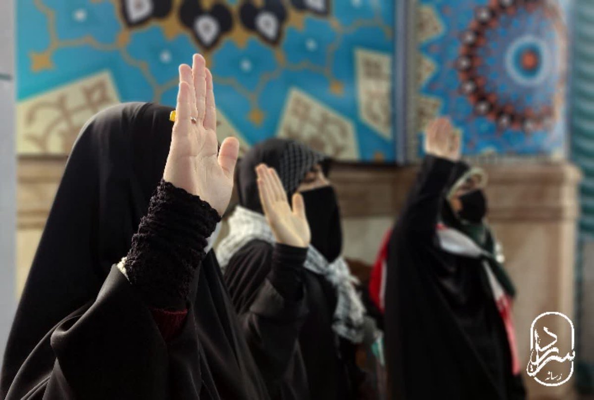 Goolnargesse's tweet photo. انقلاب اسلامی، تحقق حاکمیت حق، نمایشگاه آزادی،استقلال و حق طلبی و جلوگاه وعده الهی «یا ایُّهَاالَّذینَ آمَنُوا إن تَّنصُرُوا اللهَ یَنصُرکُم وَ یُثَبِّت اقدامَکُم» و «إِنَّ اللّهَ لاَ یُغَیِّرُ مَا بِقَوْمٍ حَتَّی یُغَیِّرُواْ مَا بِأَنْفُسِهِمْ» بوده و هست.
#Iranvice
#تهران_ما https://t.co/wSq4fTiVFo