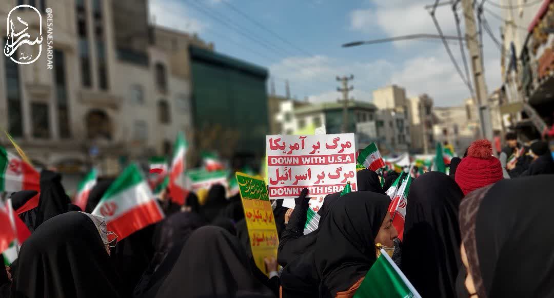Goolnargesse's tweet photo. پس از گذشت نزدیک به چهاردهه از عمر انقلاب، ثبات قدم بر سرِ آرمانها و اصول اولیه انقلاب، همچنان، راز ماندگاری ماست. استمرارِ حق خواهی و پایداری در آن تفکر بنیادین قرآنی و الهی است که ما را، بی وقفه، به پیش میبرد.
#Iranvice
#تهران_ما https://t.co/bk2YlgAWic