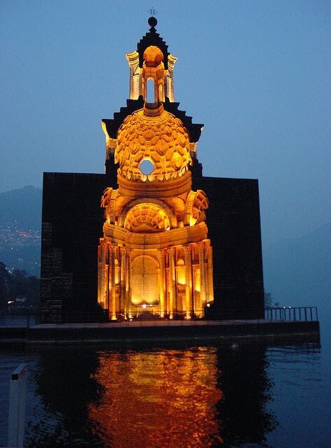 gomezdetejada's tweet photo. Reproducción de la Iglesia de San Carlo alle Quattro Fontane (Roma 1646) de Francesco Borromini, que Mario Botta construyó a orillas del Lago Lugano en 1999, cerca del lugar de nacimiento de Borromini. https://t.co/ihnnPiVk3V