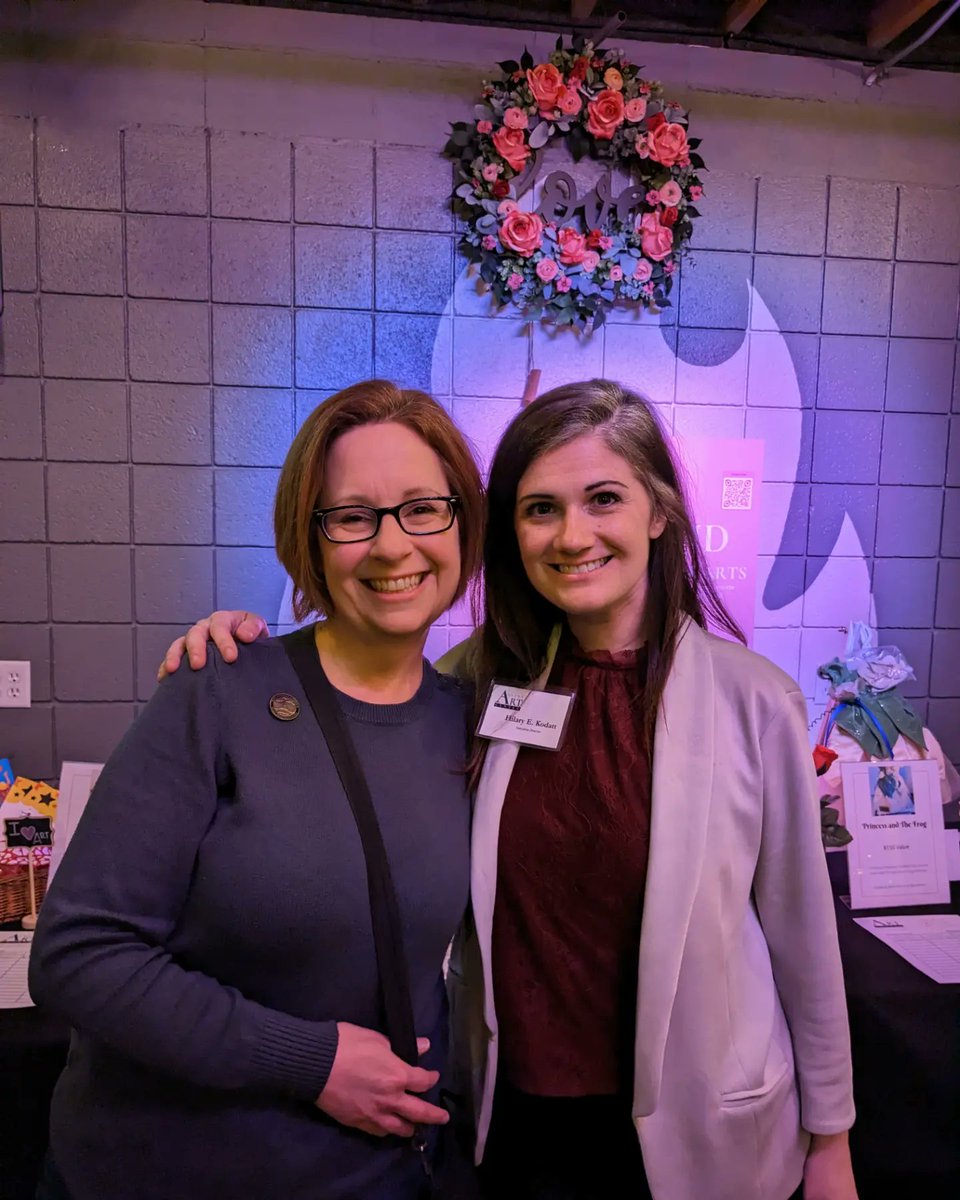 MatsonForHouse's tweet photo. So much fun supporting the @AnkenyArtCenter last night! I loved getting this beautiful flower pot &amp; jewelry in the auction. Bonus: Chris and I made plans with Supervisor Steve Van Oort for one of his famous home-cooked dinners!
#AlwaysBeBuildingCommunity #HD42  #SupportTheArts https://t.co/HHLggTYUvD