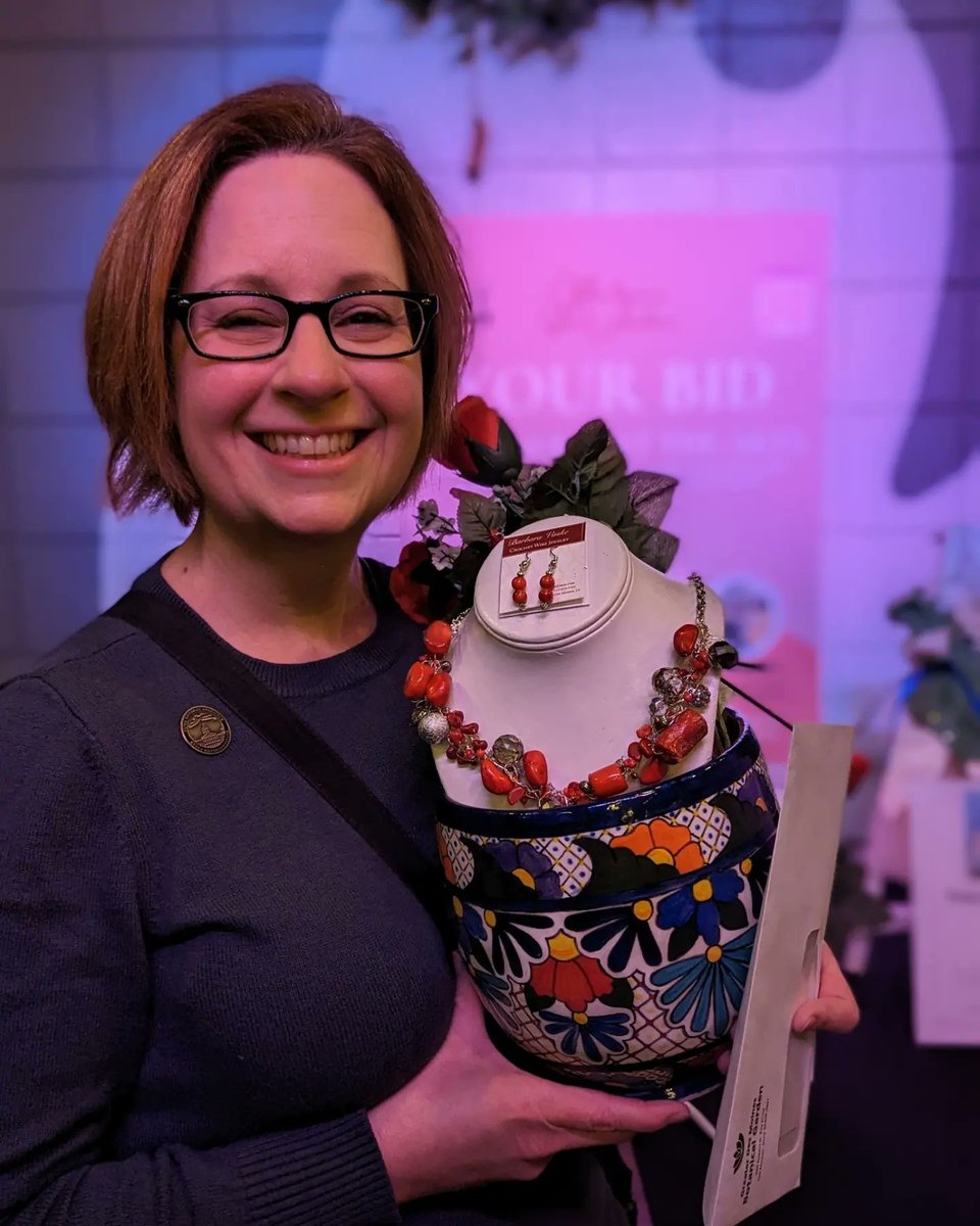 MatsonForHouse's tweet photo. So much fun supporting the @AnkenyArtCenter last night! I loved getting this beautiful flower pot &amp; jewelry in the auction. Bonus: Chris and I made plans with Supervisor Steve Van Oort for one of his famous home-cooked dinners!
#AlwaysBeBuildingCommunity #HD42  #SupportTheArts https://t.co/HHLggTYUvD