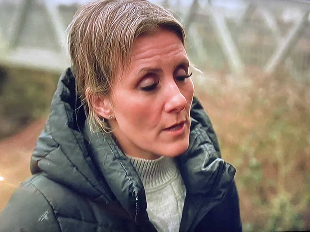 #NicolaBulley Is this Nicola Bulley or Emma White? And whose coat is this??