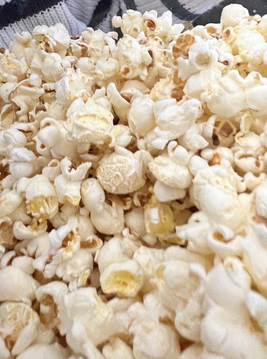 Noche de #Goya2023 y palomitas 🥰🎬🍿#vivaelcine