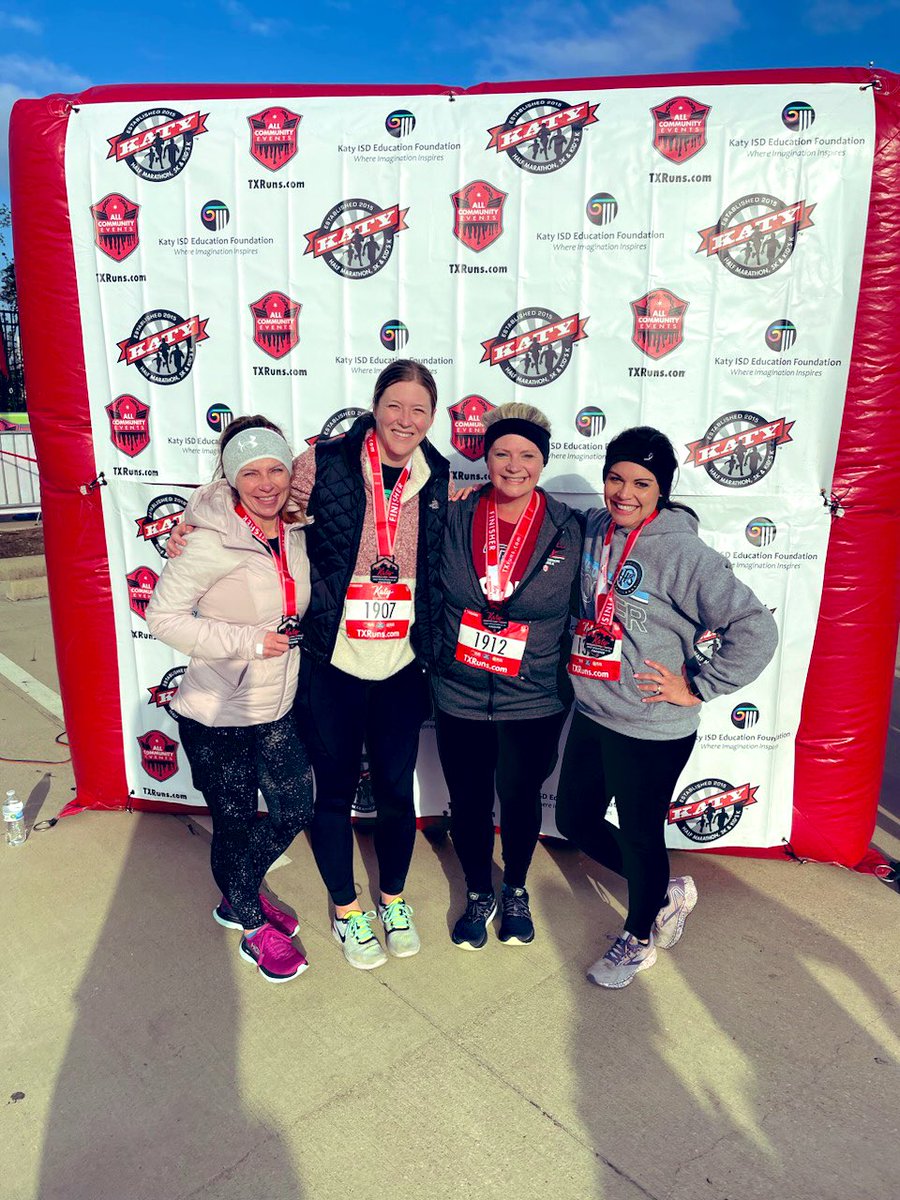 VaccaroNelly's tweet photo. Great time this morning with my Shafer family 💙. Enjoyed running for a great cause ! @KatyISDEdFound @katyisd #limelightrun https://t.co/e6gvJ3QjjY