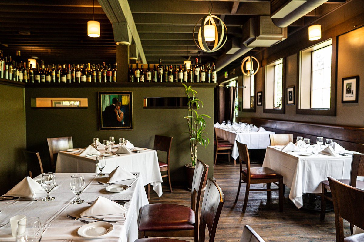 russellsbothell's tweet photo. Your table is ready. 🍽️✨ #RussellsRestaurant 

Reservations⬇️
https://t.co/xXIdE71zr6 https://t.co/f9HCpwzLyI