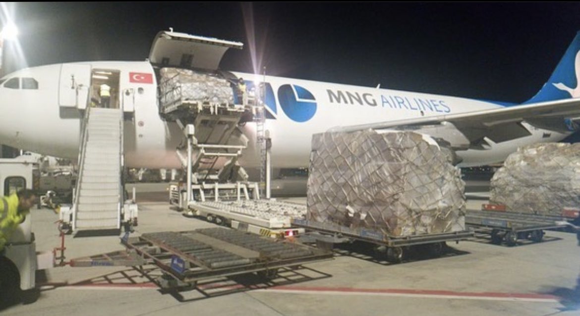 Türk Eczacıları Birliği koordinasyonunda, Bölge Eczacı Odalarımız tarafından hazır hale getirilen yardımlar İstanbul’dan hareket eden ilk 50 ton kapasiteli kargo uçağıyla, depremzede vatandaşlarımız için bölgeye ulaştırılıyor.