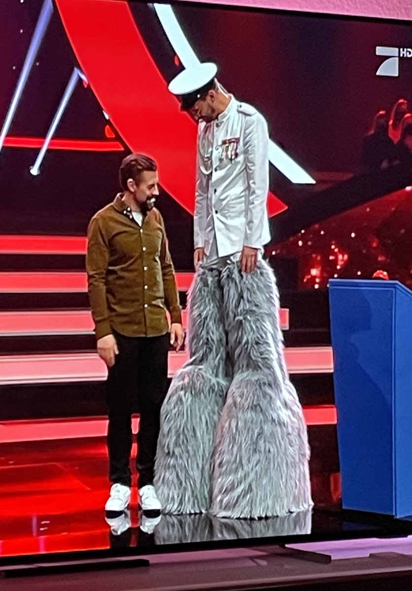 XsuseX's tweet image. Gierige Blicke 😀
#DUDW #Joko #Klaas 
@jokoundklaas @ProSieben