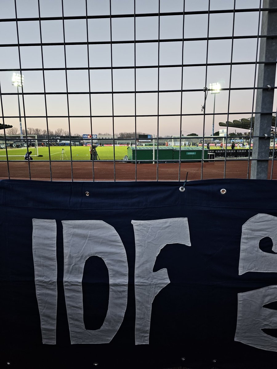 MBIDF's tweet photo. Chamois Niortais 3-1 Girondins de Bordeaux, Ligue 2 BKT.
On était présents, pas les joueurs visiblement.
Bon retour à tous les bordelais présents au stade, soyez prudents.
#PresquePartoutPresqueToujours #MBIDF #Girondins https://t.co/34Eeu6gktD