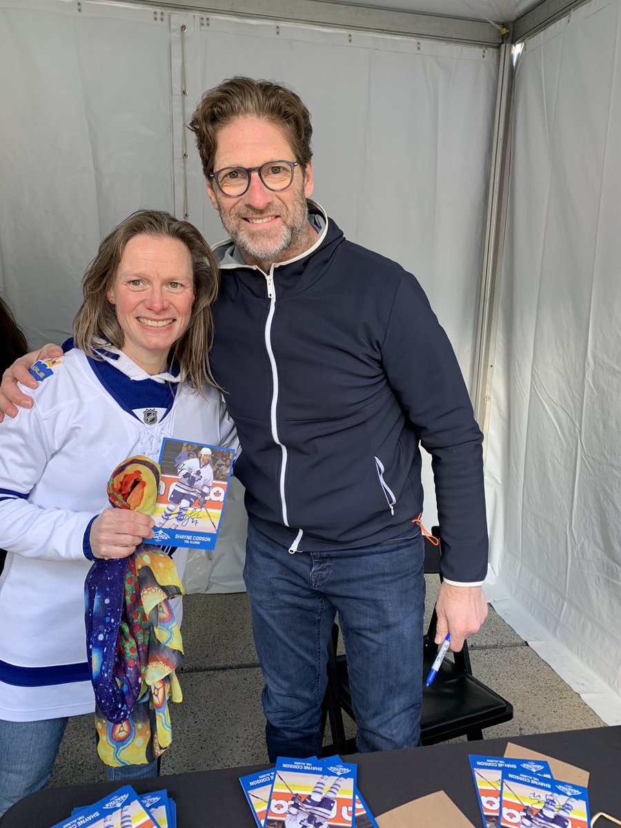 _martinagreen's tweet photo. Just got Shayne Corson to sign my jersey. He was emotional when he saw the Borje patch and signed right beside it💙💛#LeafsForever #leafsnation #LeafsAlumni https://t.co/g7r58yNLlh