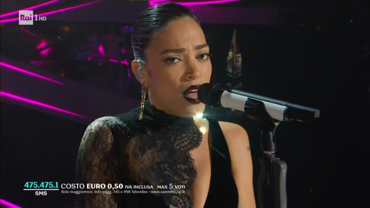 _maariposaa_'s tweet photo. L’ITALIA È UNA REPUBBLICA DEMOCRATICA FONDATA SULLE TONNELLATE DI ELODIE 

#Sanremo2023 #Elodie https://t.co/lZKegHWZPx
