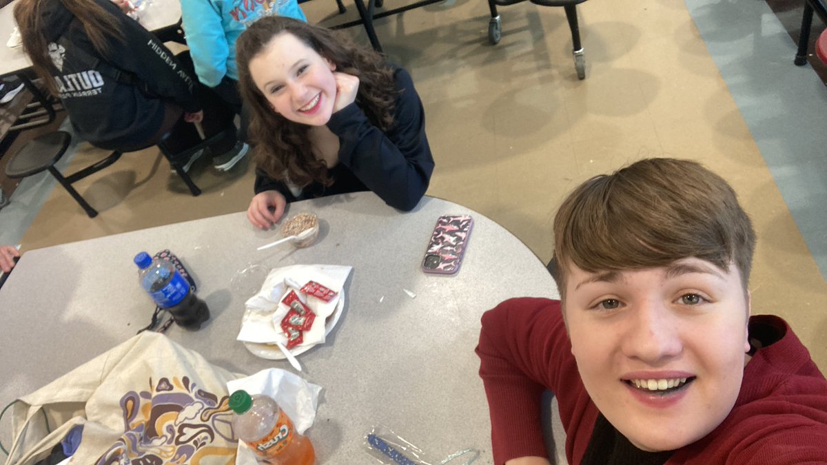 DominicSummer14's tweet photo. lunch break #TBHSInvitational23 https://t.co/hs0IKJcTtU