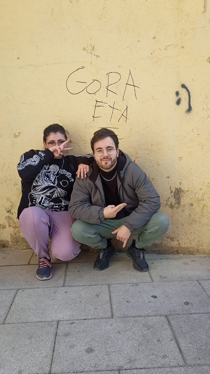 Piro_Pirochi's tweet photo. Vuestros padres https://t.co/CR28hI5rkB