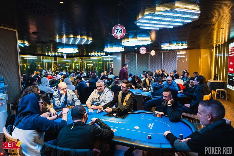pisingos's tweet photo. C’est la bulle @CEP ! Reste 140 sur 1339 joueurs et 100k à la win !! 75bb chez moi -:) Vamos !!! https://t.co/Ea27Q8ZJ8e