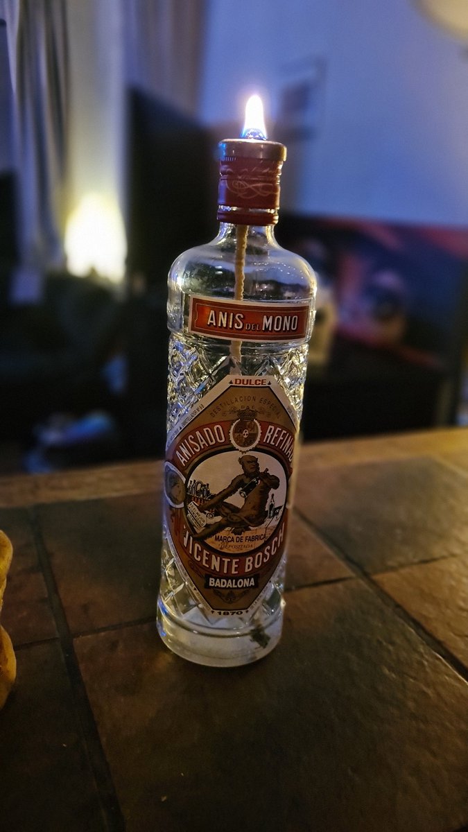 Had ik jaren geleden al moeten doen,, te leuk ♡ #anisdelmono #Spanje #españa #carajillo #sfeerlicht
