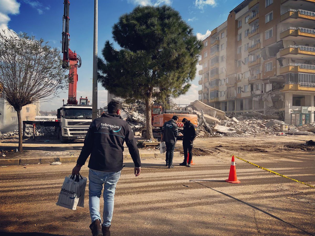 TebessumDernegi's tweet photo. #Powerbank seferberliği devam ediyor. Sizler de kampanyamıza destek olarak SESİMİ DUYAN VAR MI? Sorusunun cevabını yetkililere ileteceğimiz telefonlarımızın bataryaları bitmemiş olacak. https://t.co/lkJUHATieM