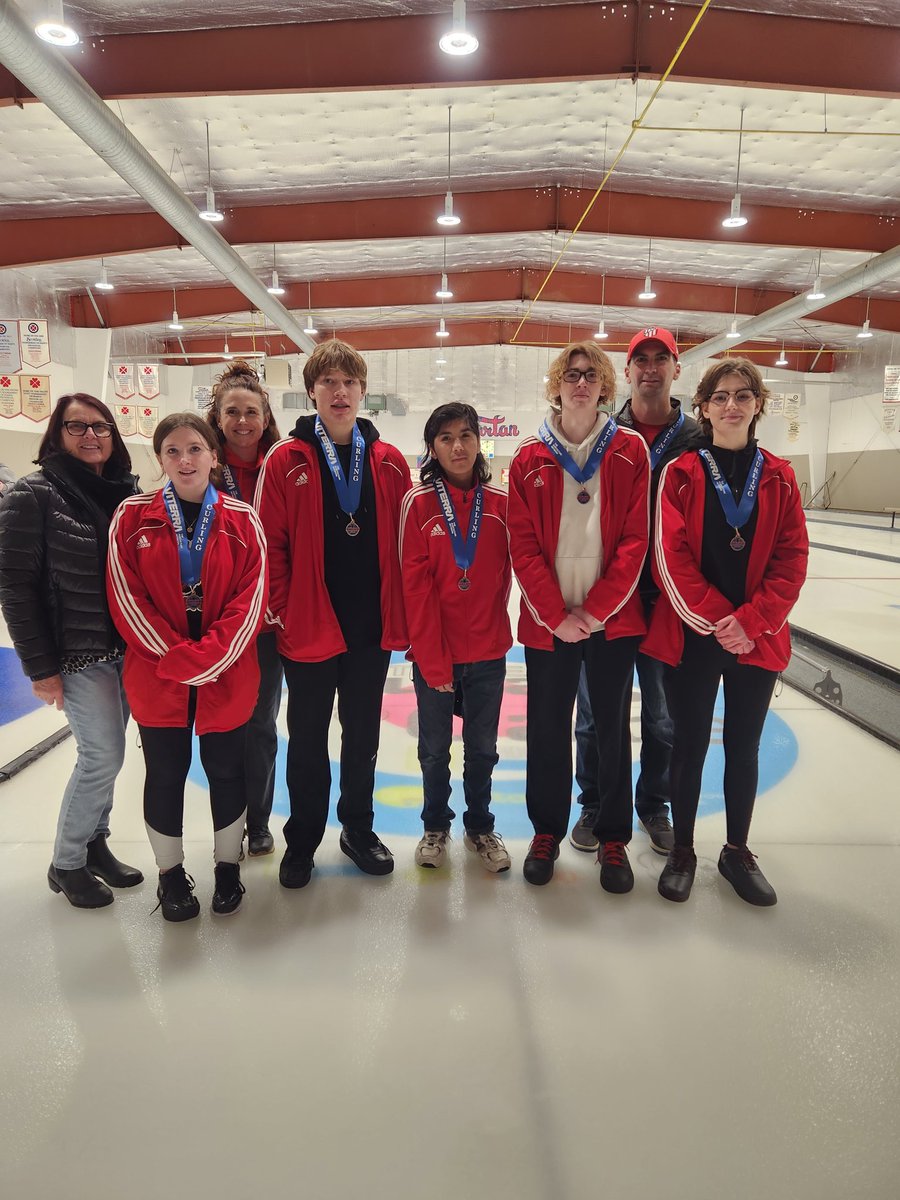 Congratulations to the <a href="/BalfourColl/">Balfour Collegiate</a> Curling Team! Winners of the Silver Medals at the City Championships! 🥈🥌
