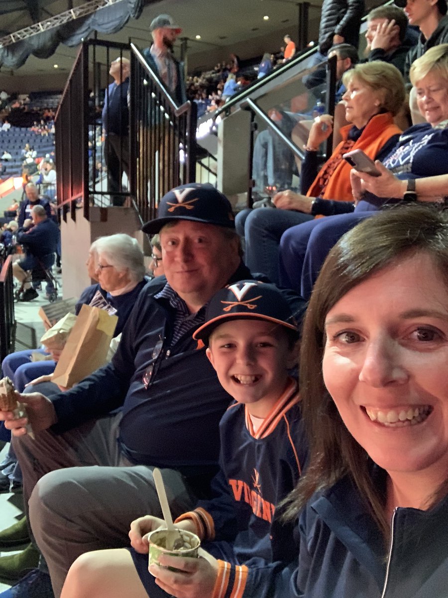 LittleBug1011's tweet photo. Let’s go Hoos! Take those devils down! #GoHoos https://t.co/KmhAFHkGx4