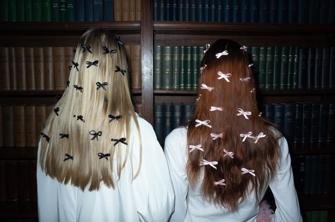 thesoftestaura's tweet photo. sandy liang fw23 backstage by stolenbesos https://t.co/ZwiebMfiim