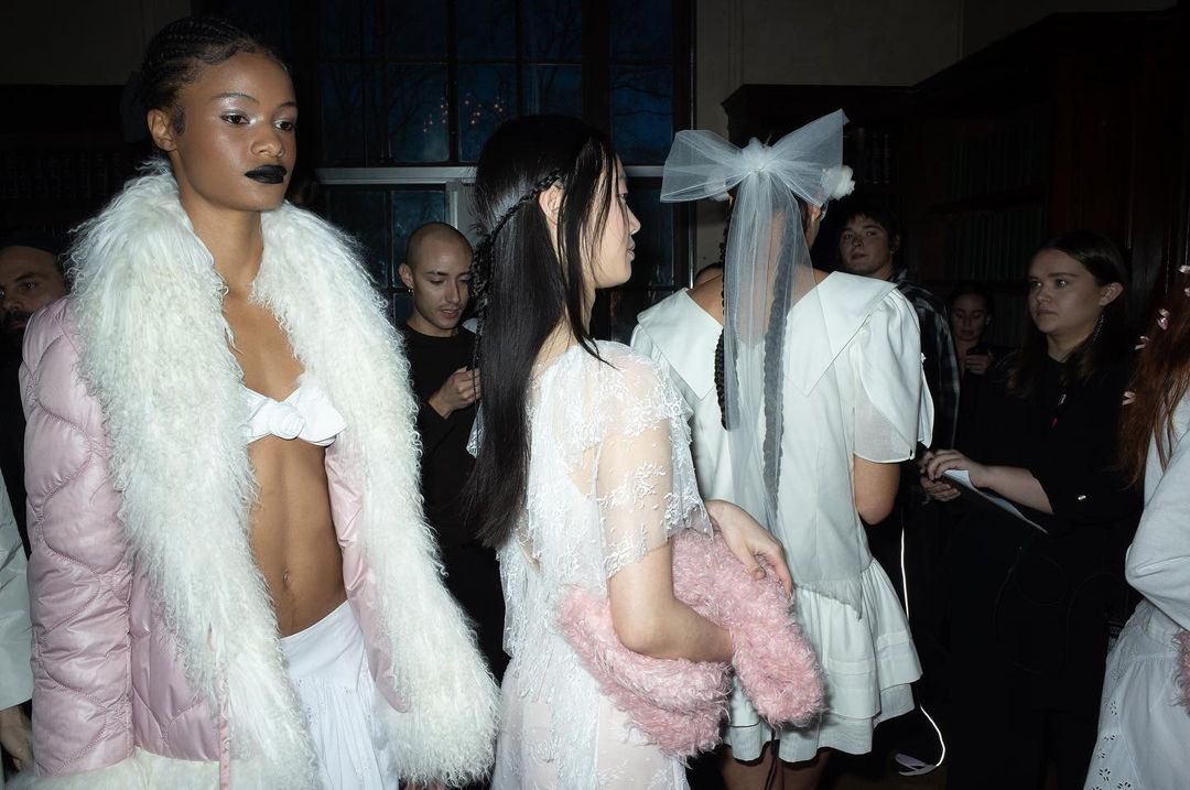 thesoftestaura's tweet photo. sandy liang fw23 backstage by stolenbesos https://t.co/ZwiebMfiim