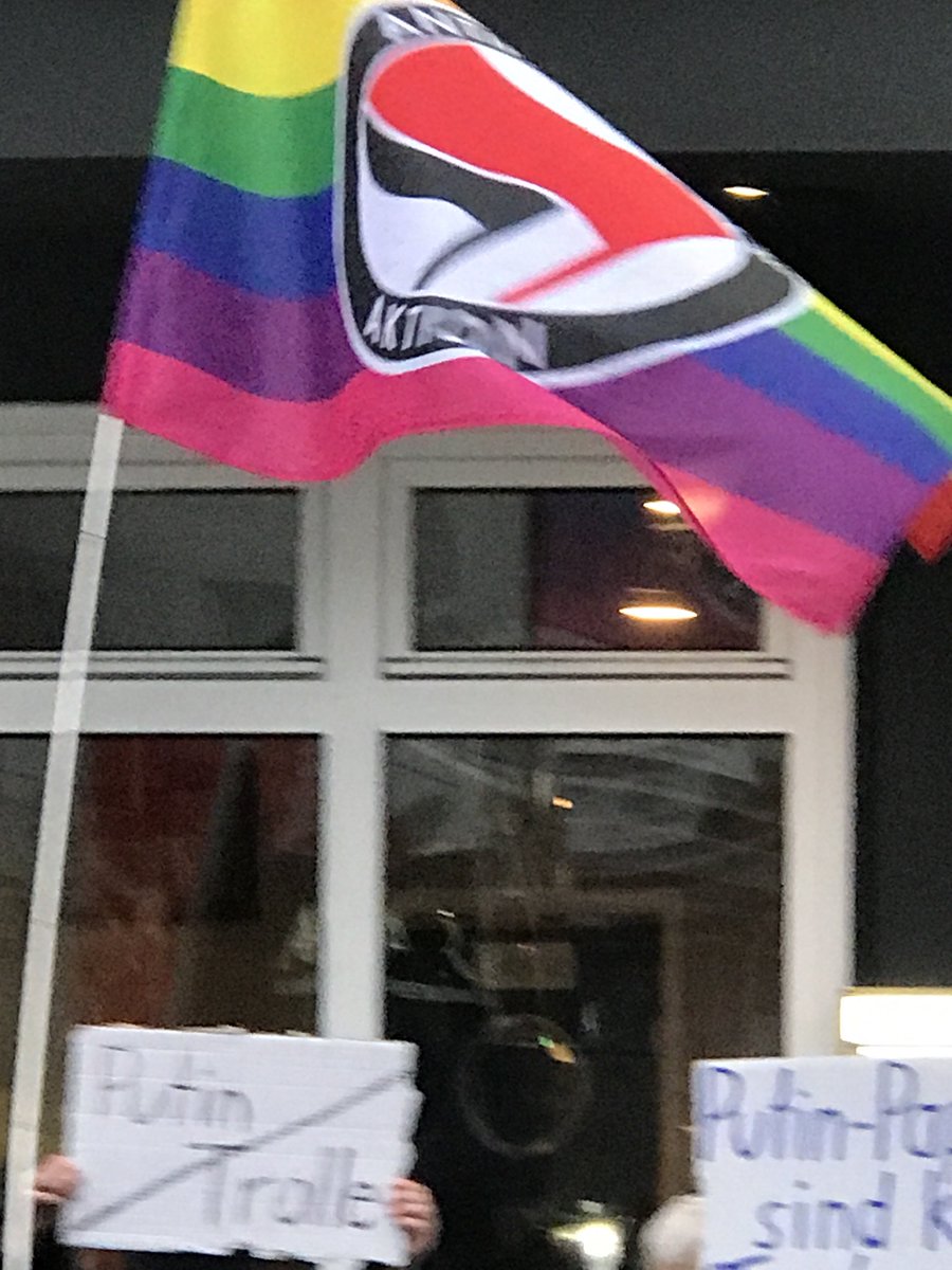 LoveGuerillero's tweet photo. ❤️🖤#dus1102  #Düsseldorf  #KeineFriedenMitRechts https://t.co/h0Re19Uxil