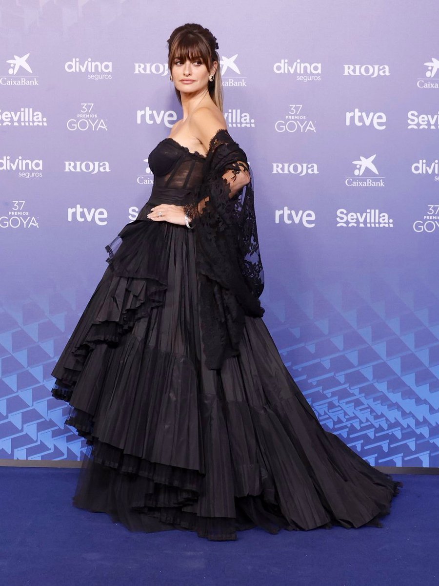 JuanRoures's tweet photo. Penélope Cruz en los Goya 2023.
Espectacular, como siempre. https://t.co/H9oafsUXnP