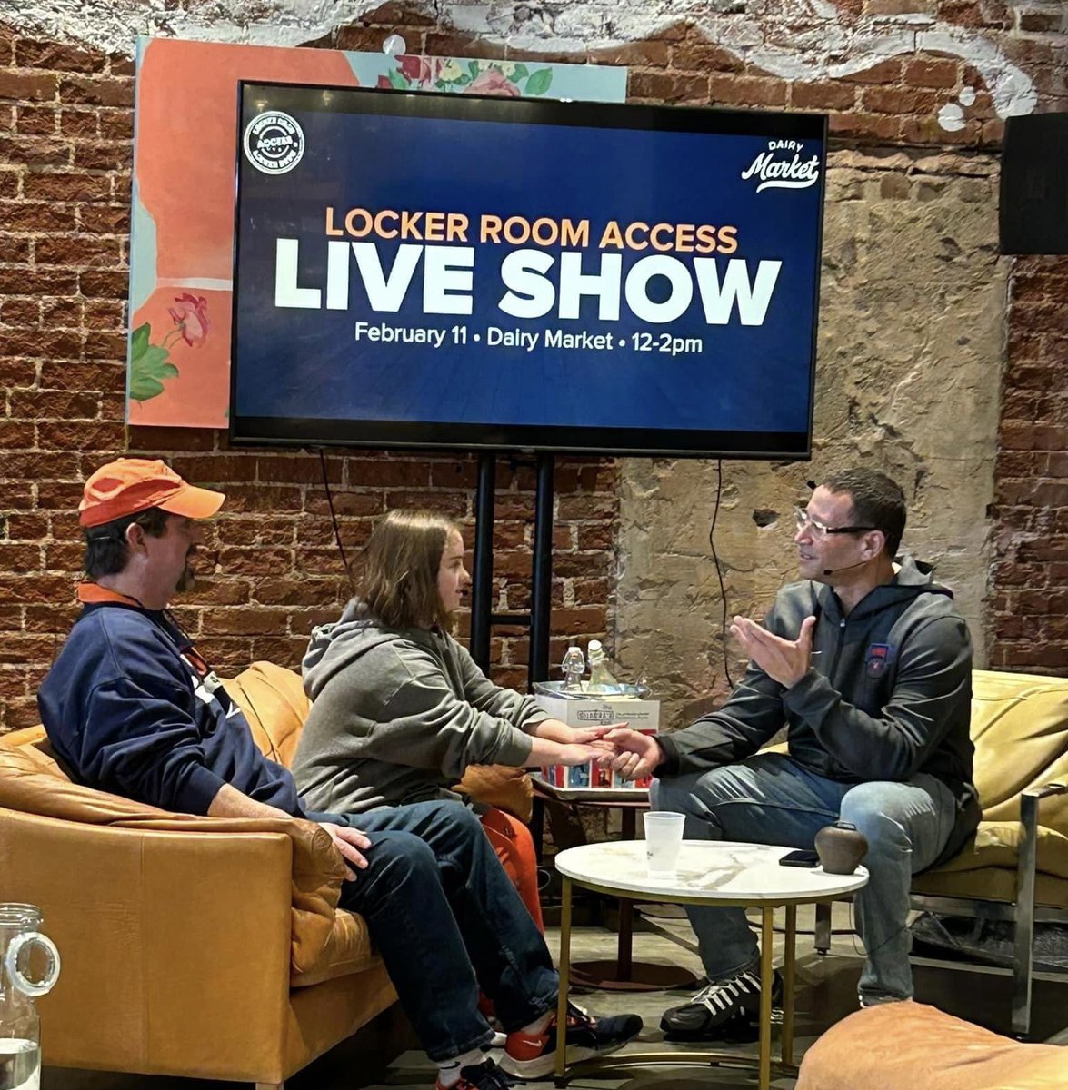 Who dat? #GoHoos <a href="/marktykobe/">Mark Jerome</a> <a href="/LockerRoomInc/">Locker Room Access</a> Thanks for an awesome pregame! <a href="/fresh11_d/">Doug E Fresh Smith</a> <a href="/SeanSingletary/">Sean Singletary</a> <a href="/WhiteMamba_GK20/">Grant Kersey</a>