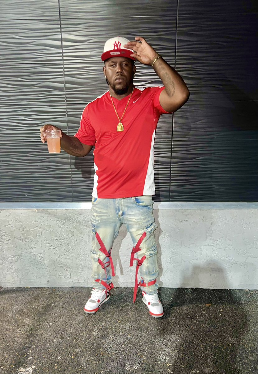 SwayHustle's tweet photo. “ Acting 🎭 like they fuck w/ me , knowing they don’t Fuck w/ me 🐍 , but niggas know wassup w/ me 🖕🏿 💥 “ https://t.co/R67YaAJOCX