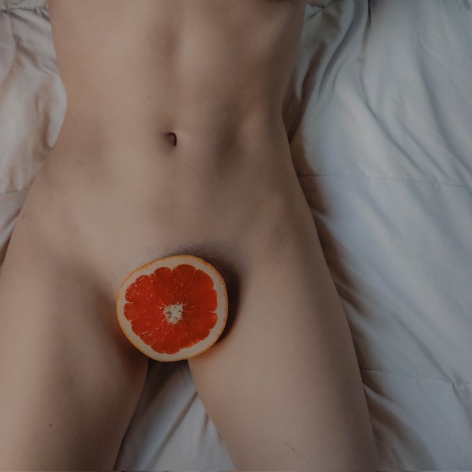 Would you lick grapefruit juice off of me, #daddy? 👅😫  More photos like this in my insta and onlyfans<a href="/tag/daddy"class="tags">#daddy</a>