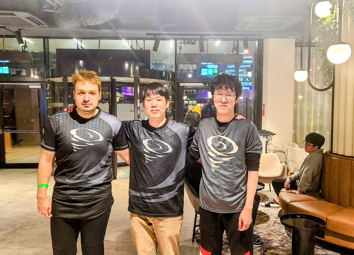 well that does it for our team. Good effort by @psiGuMiho, <a href="/SpeCial_SC2/">juan carlos tena</a> and @Sc2Has in #IEMKatowice 

<a href="/Drikett3/">Drikett</a>, who is on the ground for <a href="/psistormgaming/">PSISTORM Gaming</a>, sent me this pic. 

thx <a href="/ESLSC2/">ESL StarCraft II</a> for a great event. best of luck to rest the players!