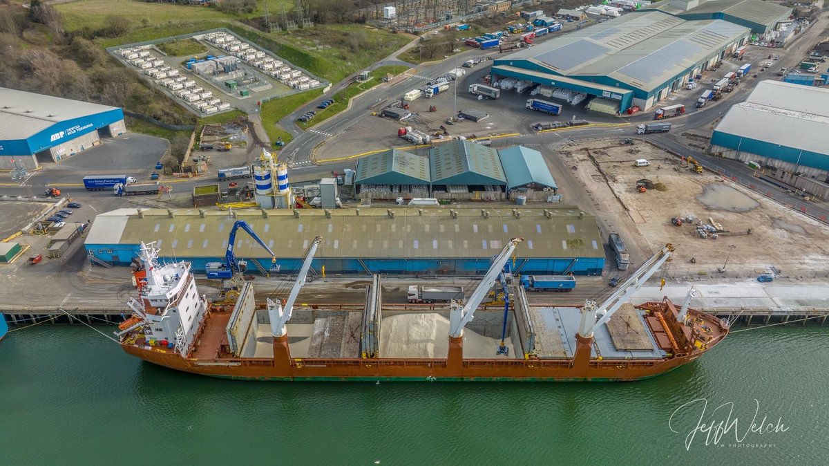 UK_Shipspotter's tweet photo. “Sinaa” unloading her rice cargo at the Port of #Ipswich 10 Feb 2023
Picture taken by and shared with the permission of Jeff Welch - JW Shipping Photography #havenports #hpsuk #felixstowe #harwich #mistley #svitzer #sinaa #bulkrice #abpipswich #jeffwelch #jwshippingphotograph https://t.co/BfQwaA1d7Y