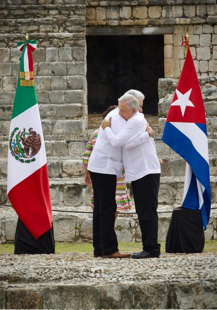 🎖️ <a href="/DiazCanelB/">Miguel Díaz-Canel Bermúdez</a>, presidente de #Cuba, ha sido condecorado con la Orden Mexicana del Águila Azteca, máxima distinción otorgada por México a un extranjero 🇲🇽🇨🇺
La condecoración se realizó en la zona arqueológica de Edzná, sitio emblemático de la civilización maya

📸 Alejandro Azcuy